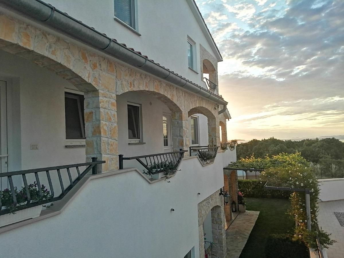 Apartments Tina Pula Exterior photo